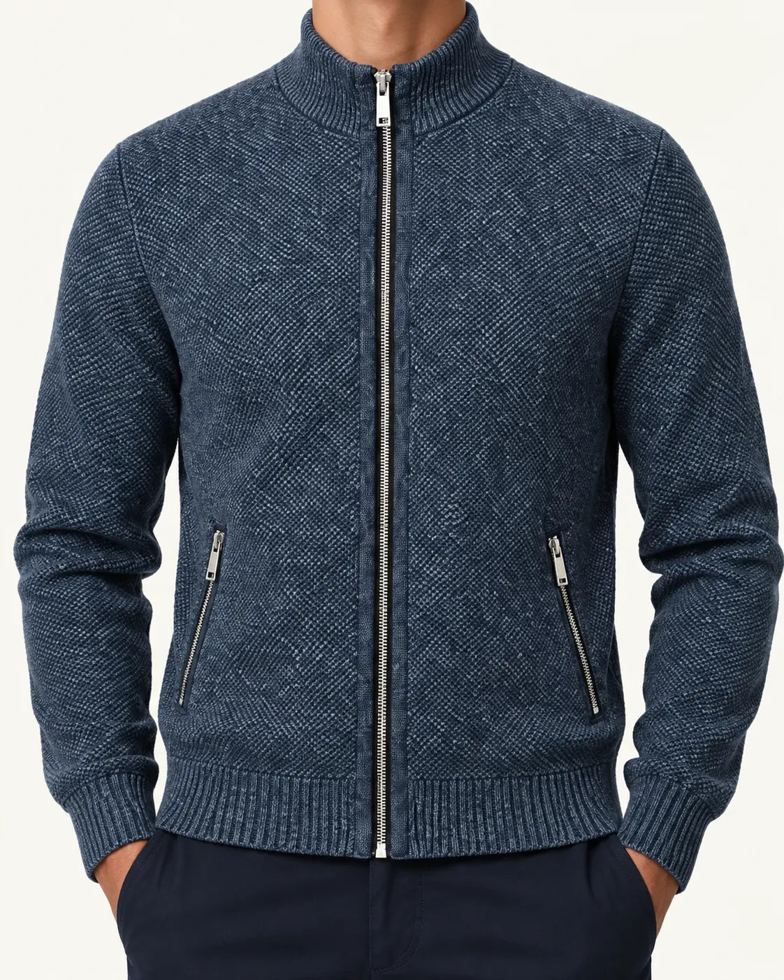 Gris azulado | Cuello alto | Cárdigan con cremallera y forro polar – detalle