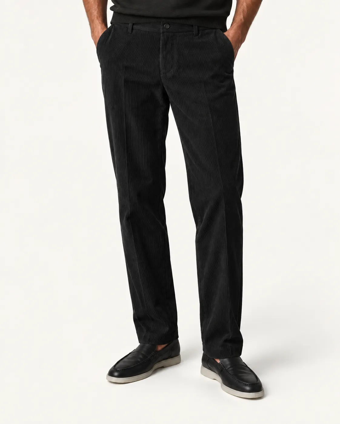 Negro | Pantalón de pana de corte clásico – vista delantera