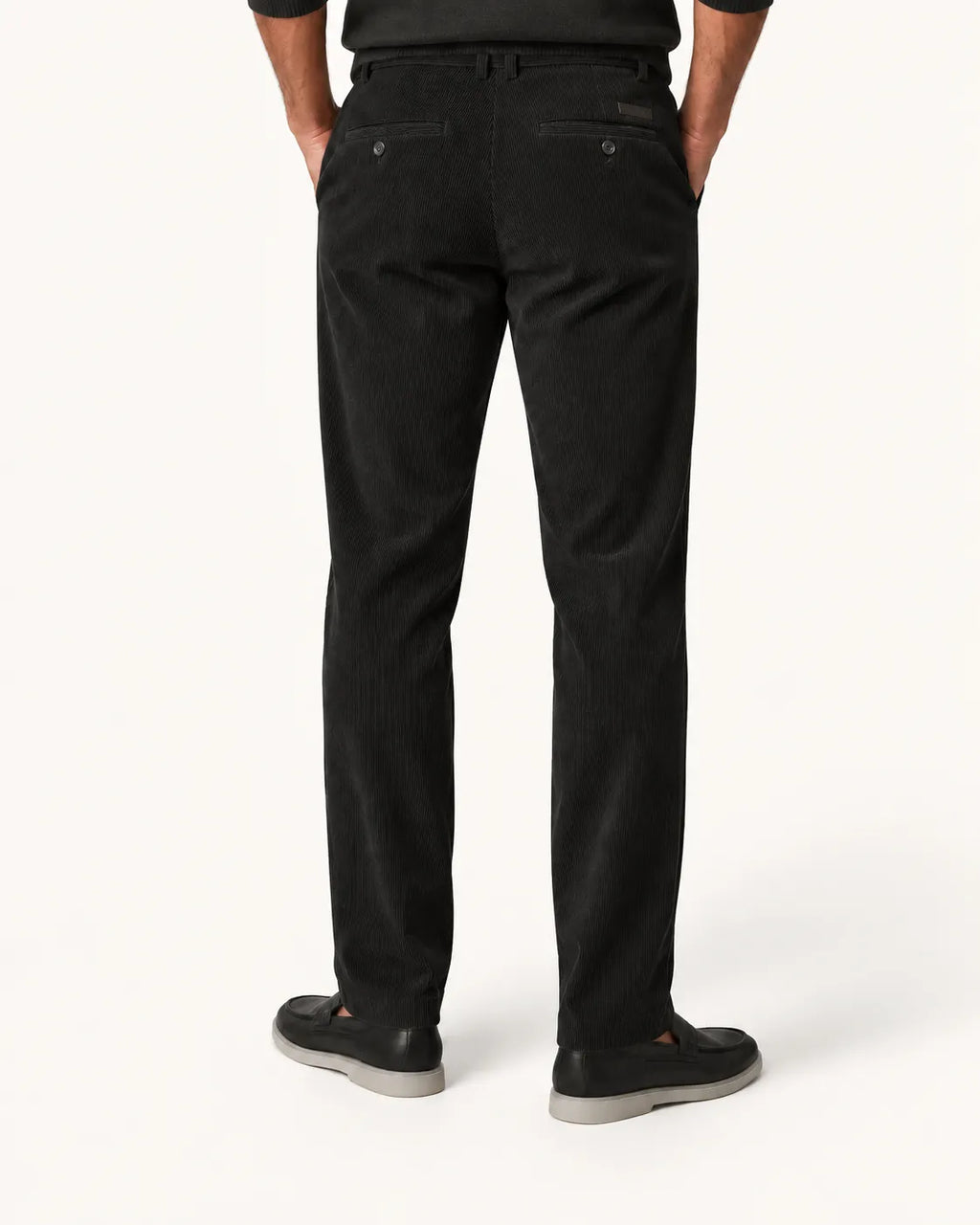 Negro | Pantalón de pana de corte clásico – vista trasera