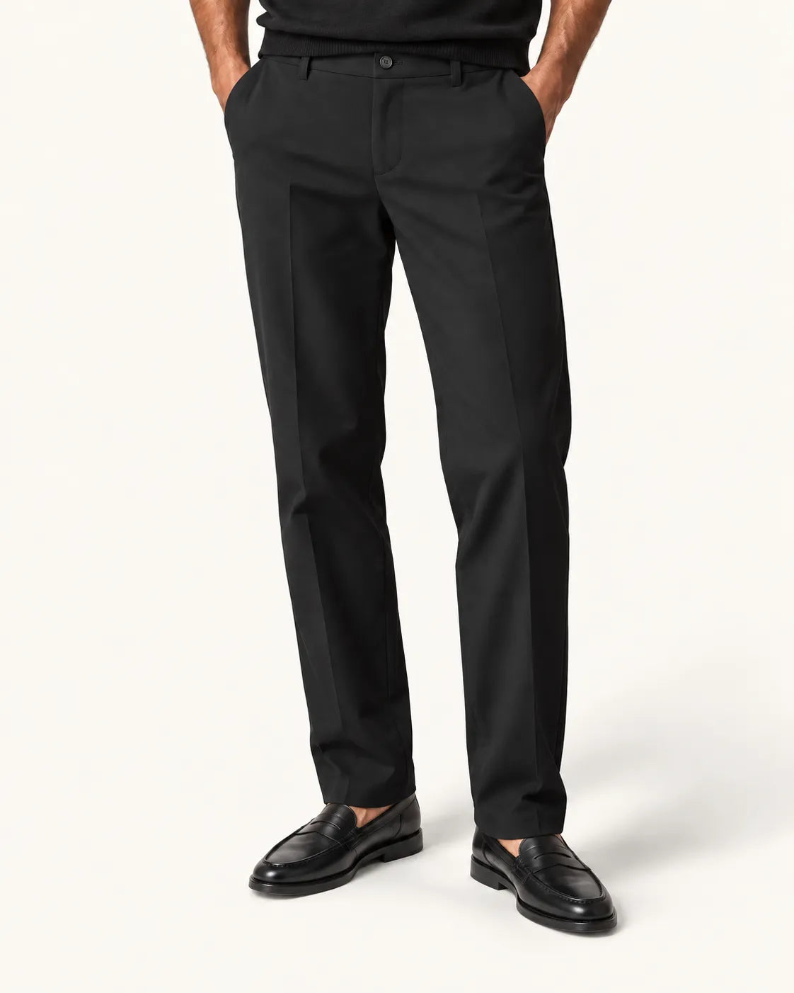 Negro | Pantalón de vestir elástico de corte recto – vista delantera