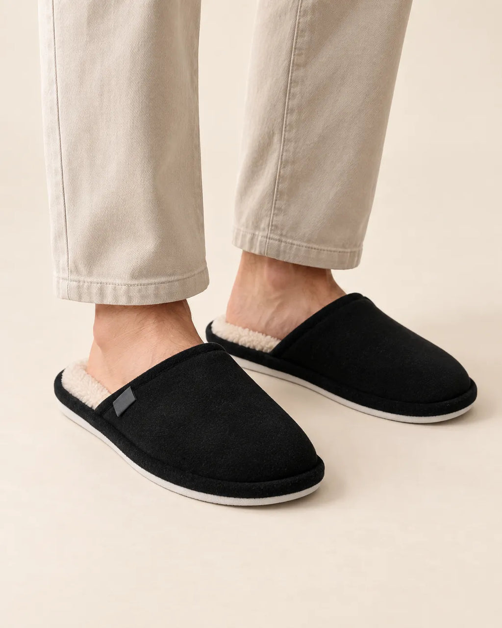 Negro | Zapatillas de casa efecto ante – puestas